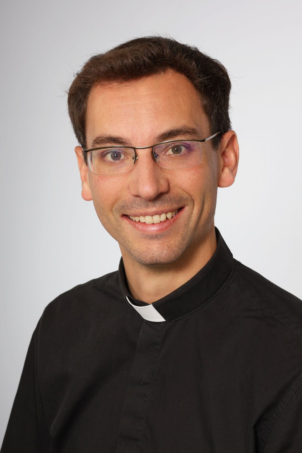 Hauptansprechpartner für alle Kirchorte Kaplan Matthias Stahl